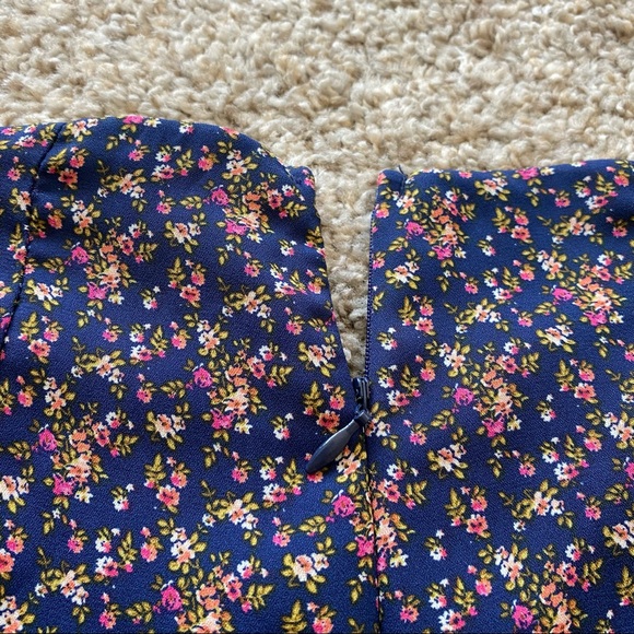 Boutique Ruffled Shorts - Picture 5 of 6